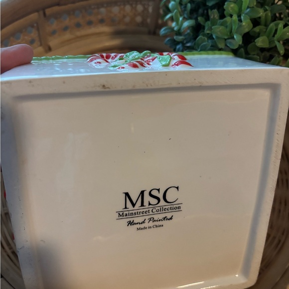 Ceramic napkin Holder - Picture 3 of 4